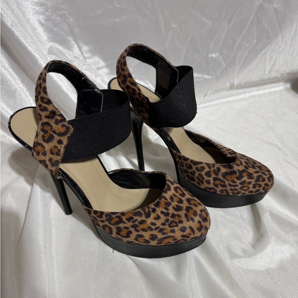 Black & Brown Leopard Spotted High Heel Shoes by Frederick’s of Hollywood, sz 8